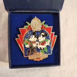 Disney Disneyland Club 33 2016 Christmas Ornament 