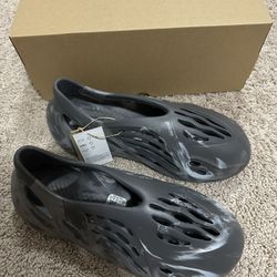 Adidas Yeezy Foam Runner MX Granite Size 9M