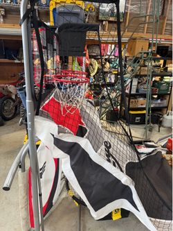 Indoor basketball arcade game
