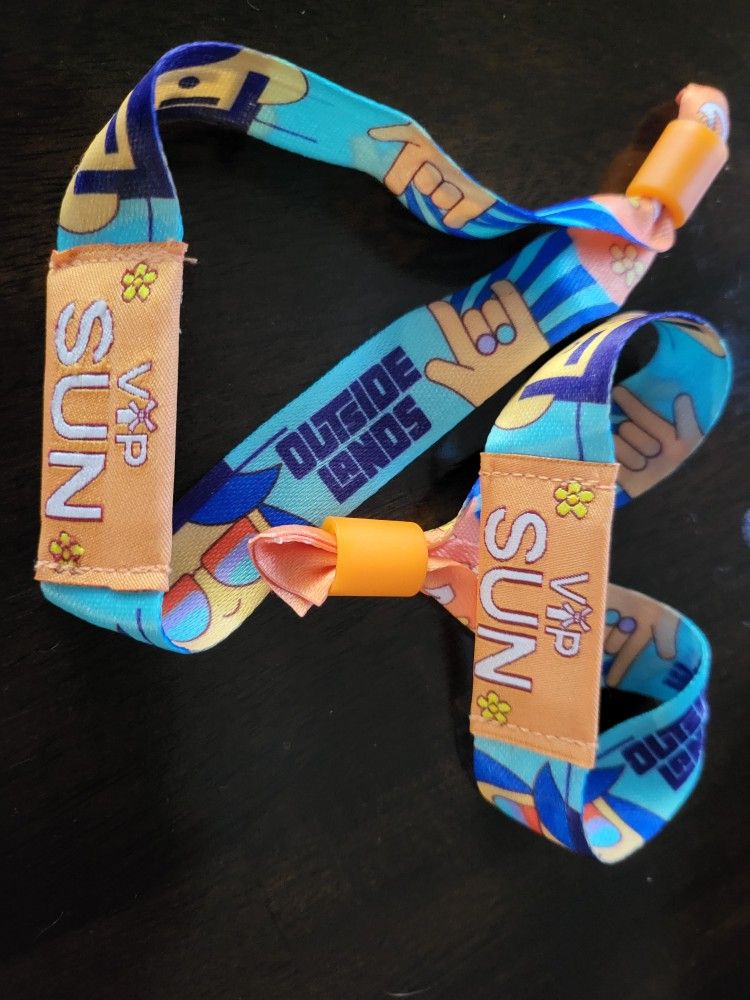 1 OUTSIDELANDS VIP SUNDAY TICKETS CHEAP $300 OBO NEED GONE ASAP