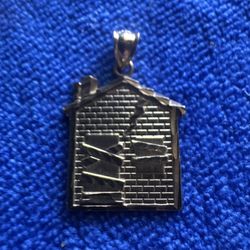 10kt Trap House Pendent 