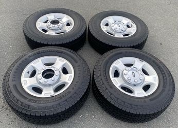 FORD F250, F350 8-LUG WHEEL SET WITH LT 275 70 18 H/T TIRES