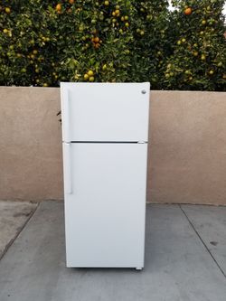 3MONTHS WARRANTY 28X29X67 GE FRIDGE 17CUFT WHITE