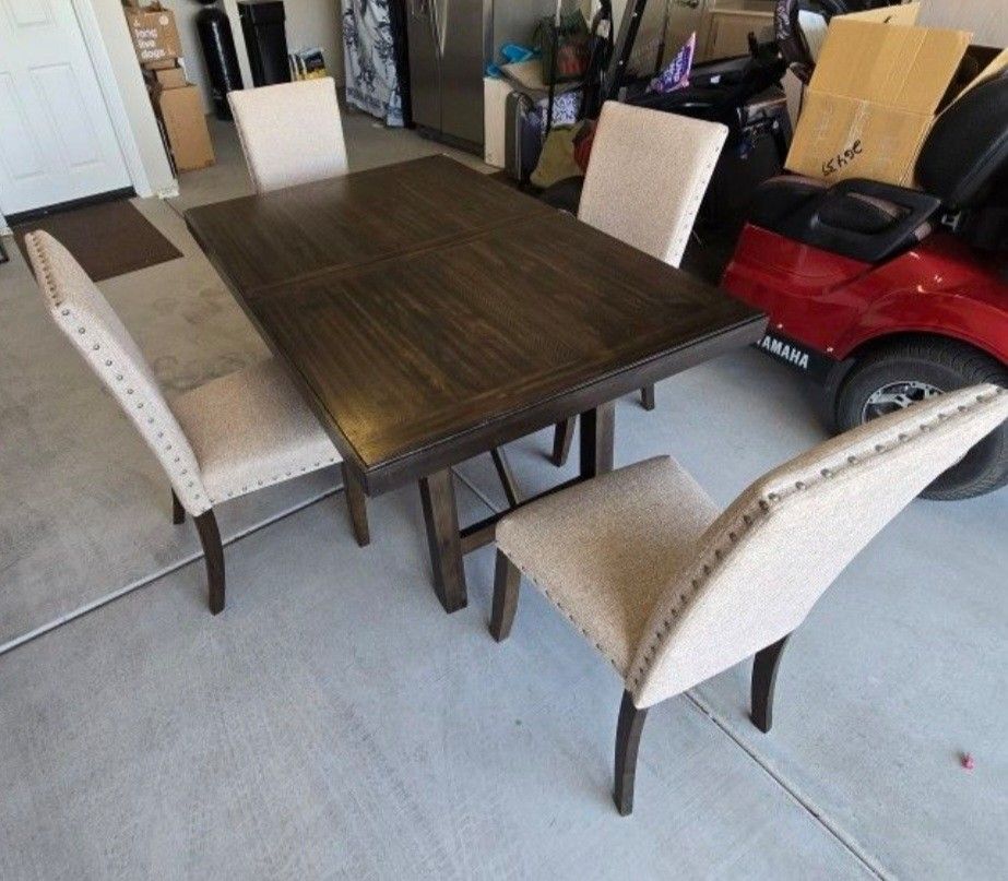 DINNING ROOM TABLE & CHAIRS