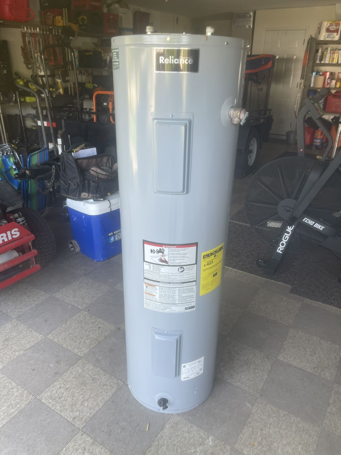 Reliance, 40 Gallon Electric Hot Water Tank. Works Fine No Issues