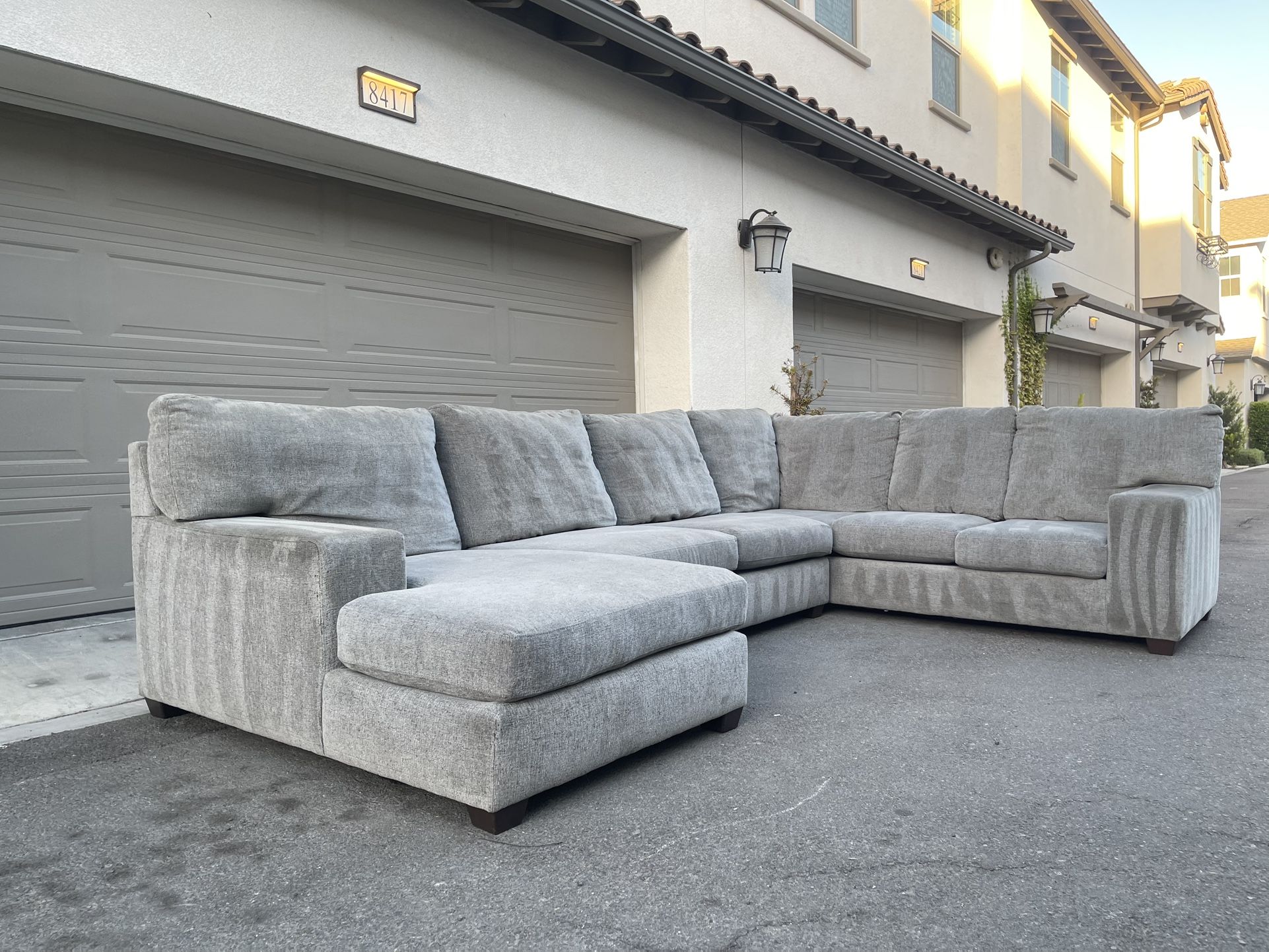 Huge Light Grey Sectional Couch Sofa From Ashley Furniture In Excellent Condition - FREE DELIVERY 🚛