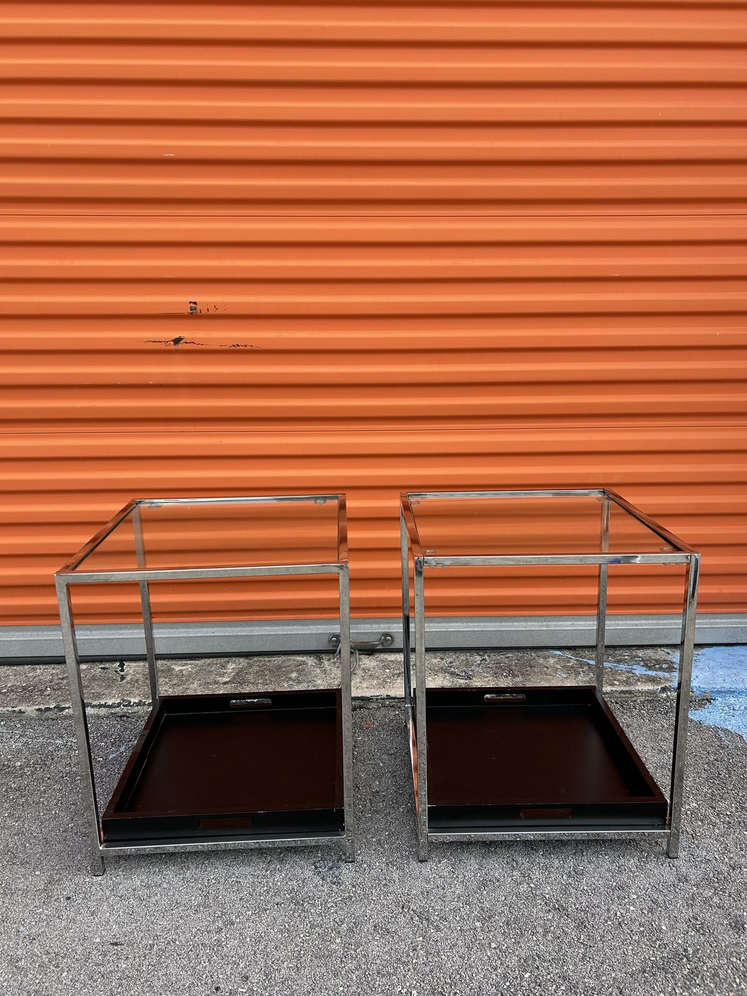 END TABLES SET OF 2 / METAL AND GLASSES/ SQUARE WOOD / DELIVERY NEGOTIABLE