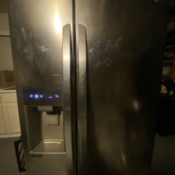 Refrigerator 