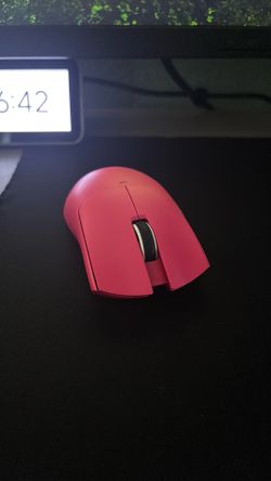 Wireless gaming mouse.