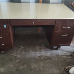 Office Desk Metal: MAKE OFFER 🤔