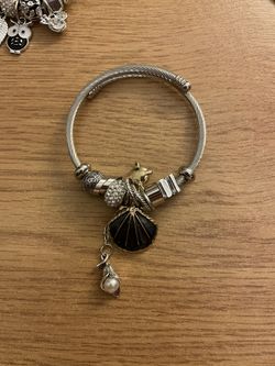 Adjustable Black Shell Bracelet 