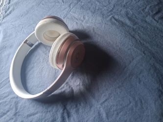Beats solo 3 rose gold