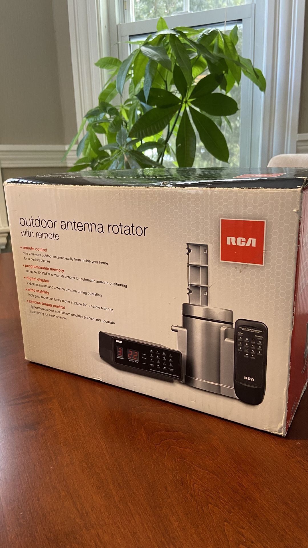 Outdoor Antenna Rotator with Remote