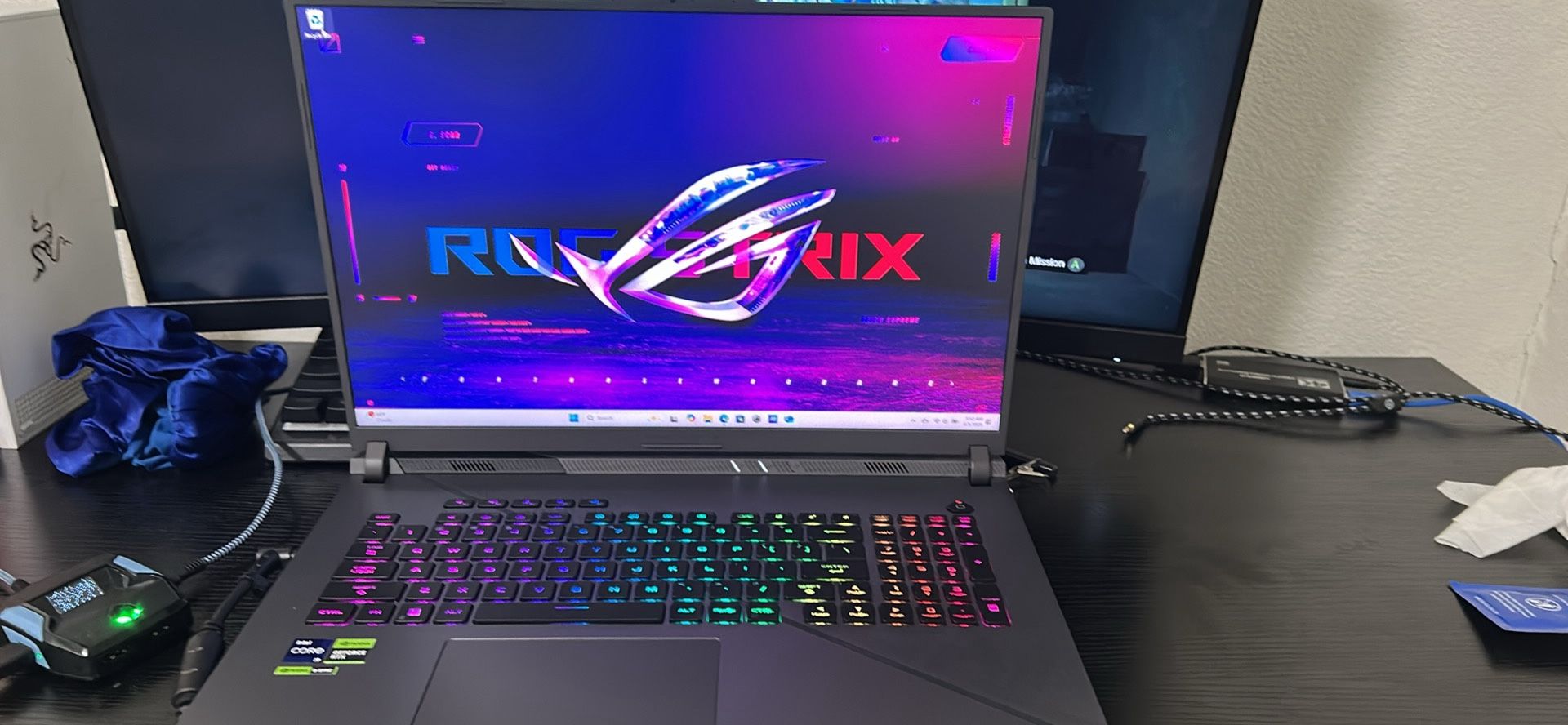 ASUS ROG STRIX SCAR G18 THROW A OFFER