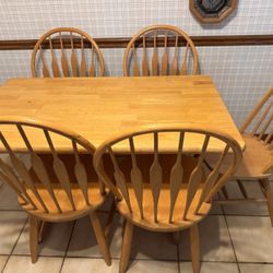 Kitchen table With 5 Chairs 
