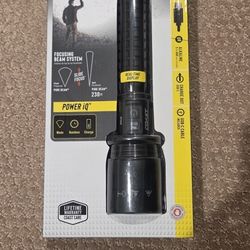 8000 Lumen Flash Light