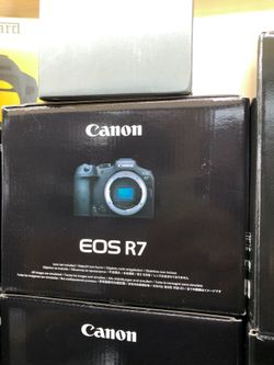 Canon EOS R7 Mirrorless Camera
