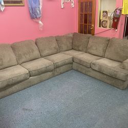 3 Pcs Sectional Living Room Set, In Great Condition,Gray Color, Sanitized,$599, Credit Available, Take it today and pay later‼️ 