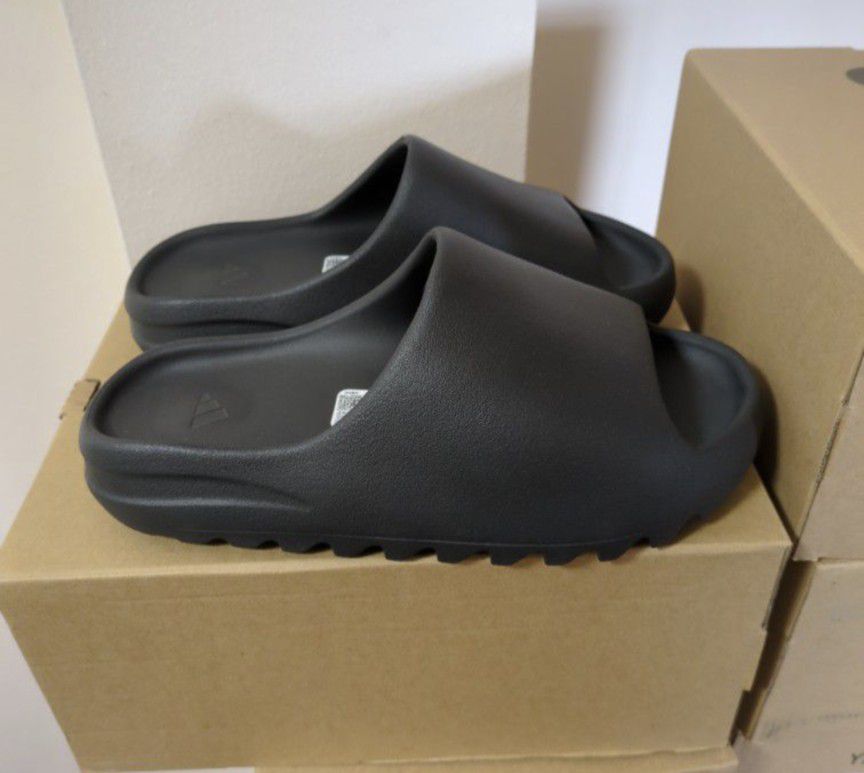 Adidas Yeezy Slides Black ONYX  Size 6,9,10,12