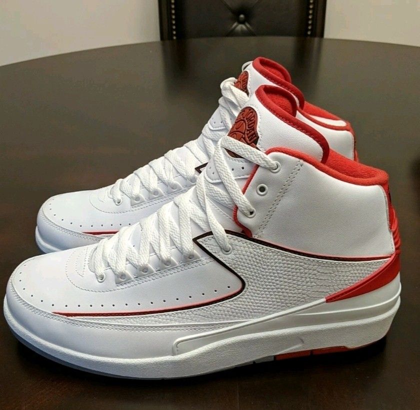New 2014 Nike Air Jordan Retro 2 II Chicago Bulls Mens White Red 385475-102 Size 11.5 