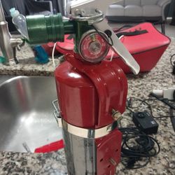  Fire Extiquisher 