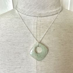 Silver Tone Aventurine Pendant Necklace 