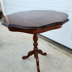 Beautiful Vintage Italian Mahogany Table!