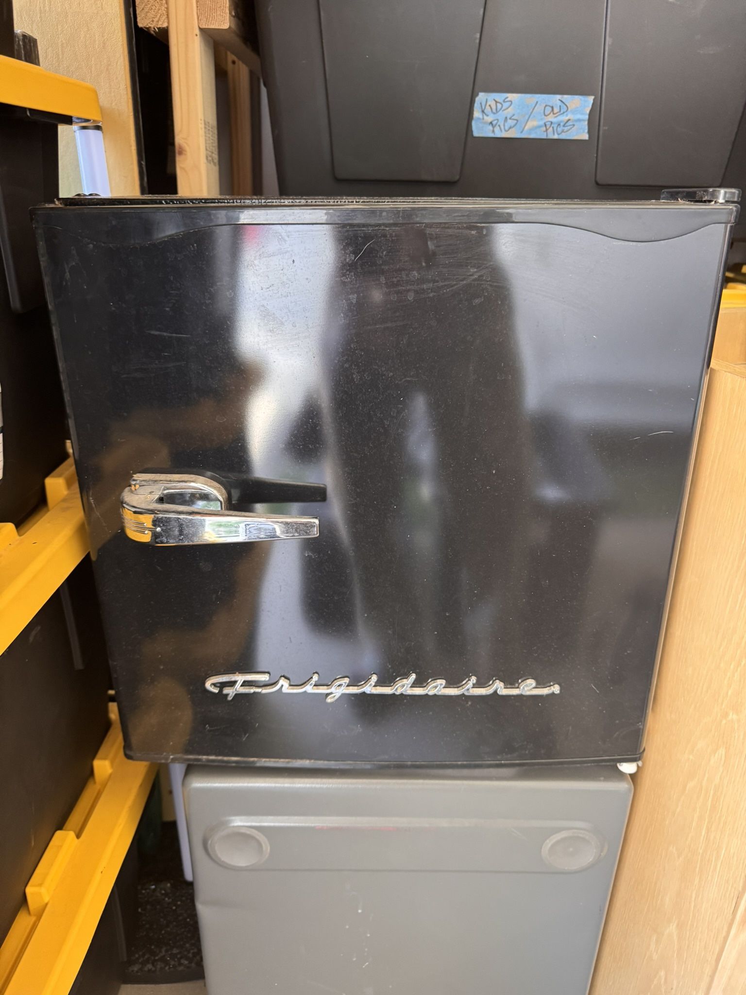 Frigidaire Mini Retro Fridge