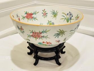 Antique Marked Qing Dynasty Qianlong Chinese porcelain Bowl Polychrome Flower Grasshopper Butterfly