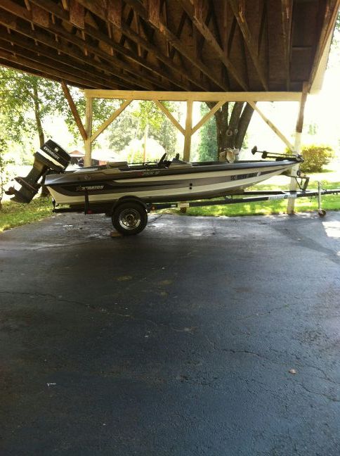 1989 stratos bass boat model 255v 17ft