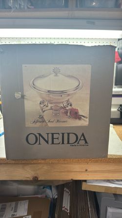 NIB- Oneida Silver Plated Jefferson Food Warmer Ovenware Glass Liner 2 Quart