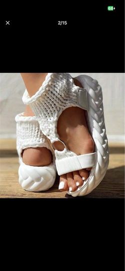 Too cute white sandals size 10 knit ankle bands