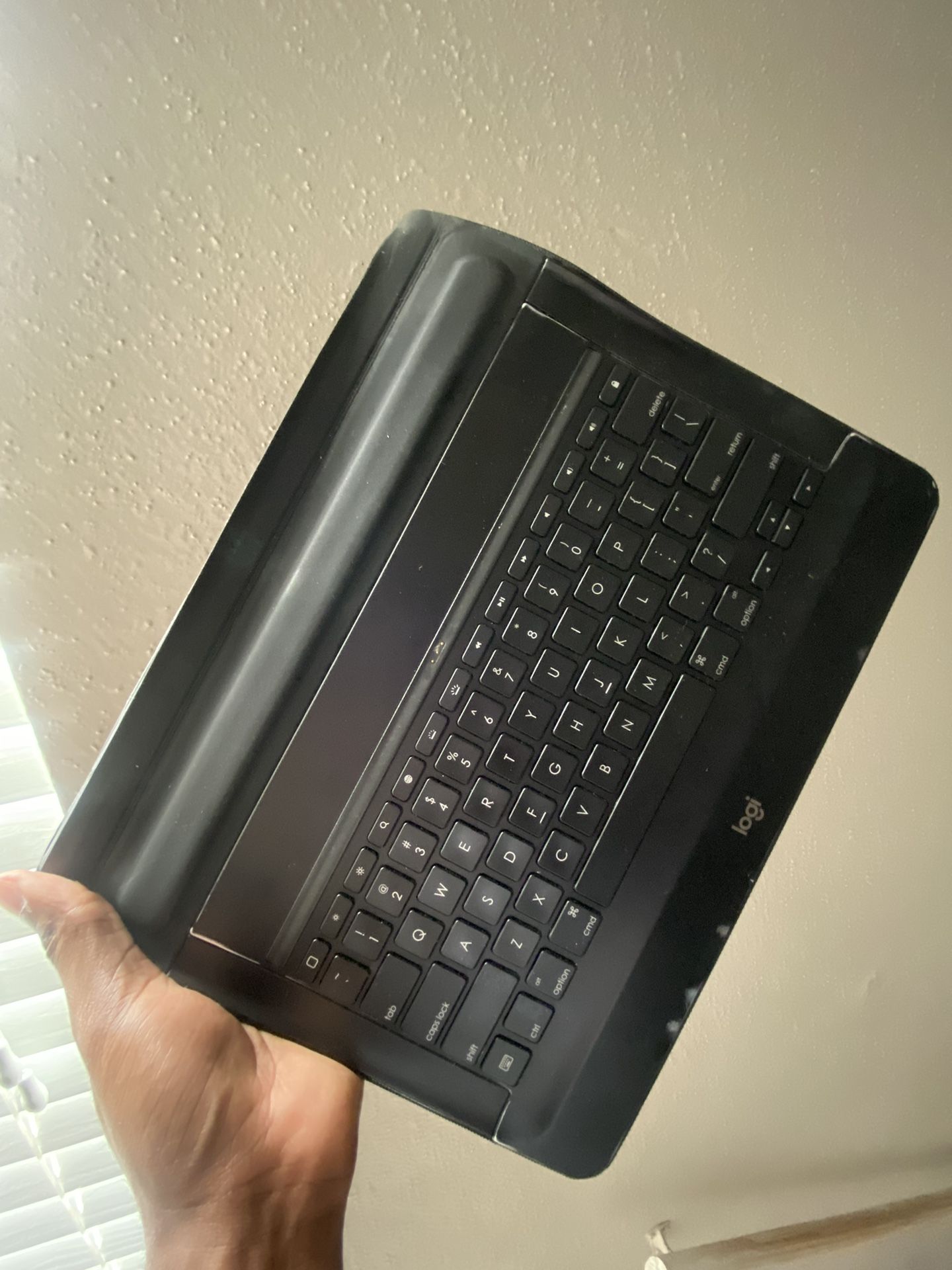 Logitech Create Y-B0007 Backlit Keyboard Black Case 12.9 for Apple iPad Pro