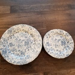 Floral Blue and White Plate Sets