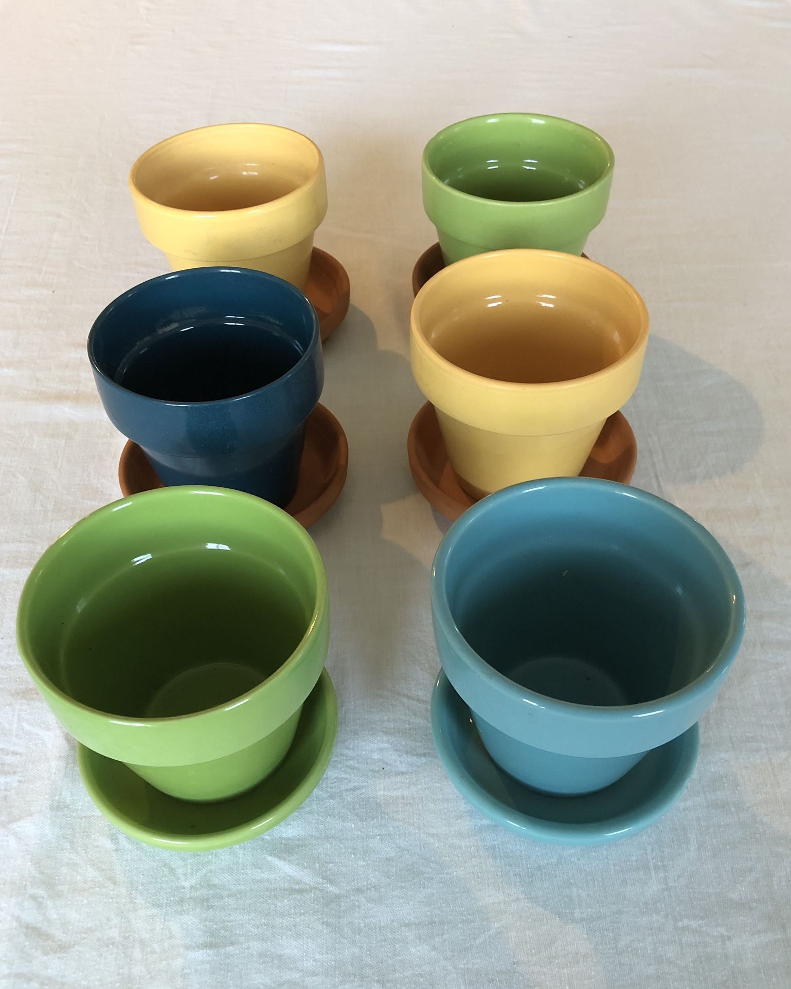Ceramic Pots with saucer and drainage holes