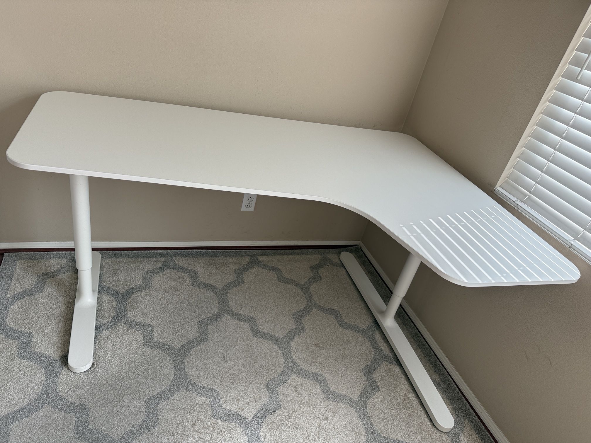 IKEA Bekant Corner Table White Like New