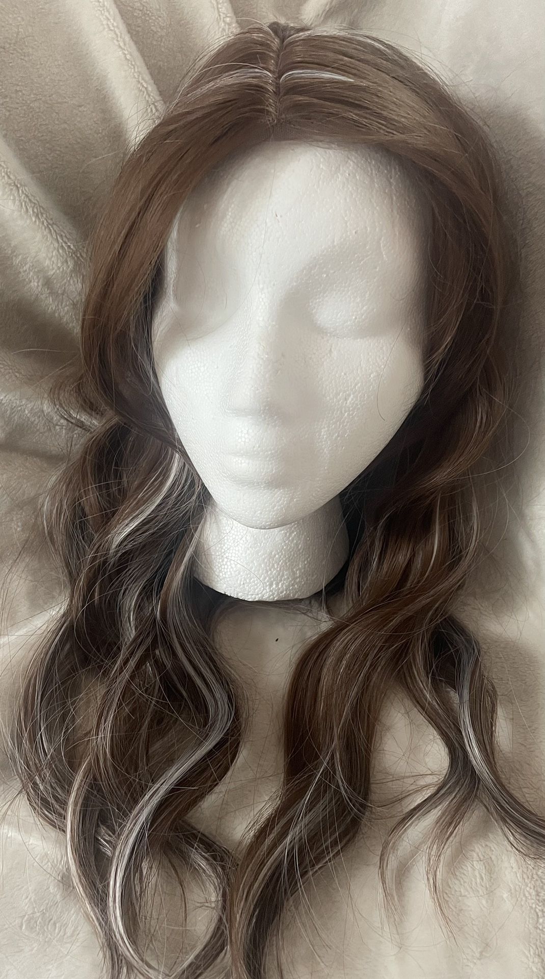 “Tanya” 20” 3/4 Wig (No Bangs)