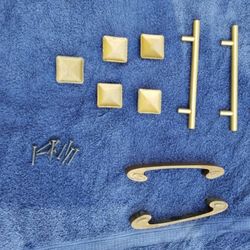 Vintage Knobs and Pulls from Vanity 