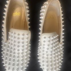 CHRISTIAN LOUBOUTIN WOMEN'S ROLLING SPIKES FLAT PATENT LEATHER WHITE SZ 37