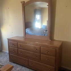Seven Piece Bedroom Set In Great Condition! 