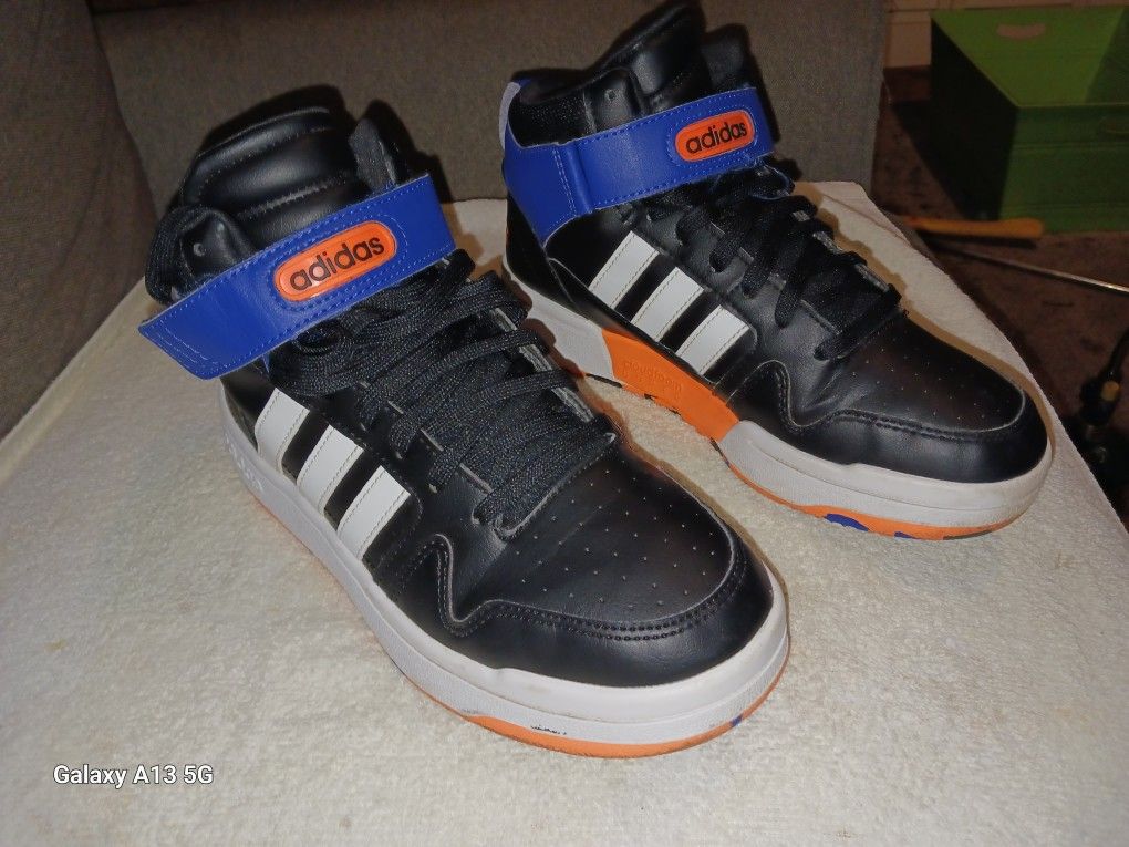 Adidas ( Kids Size 5 1/2 )