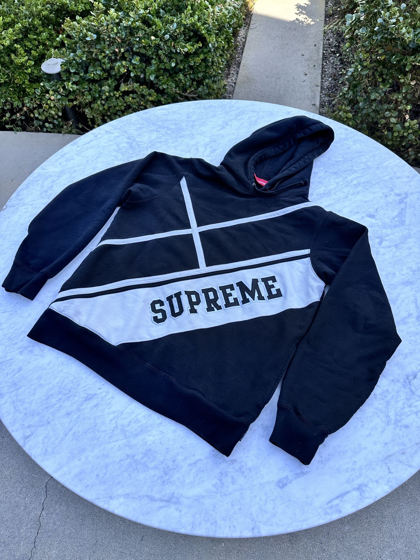 Supreme Hoodie - Sz M  