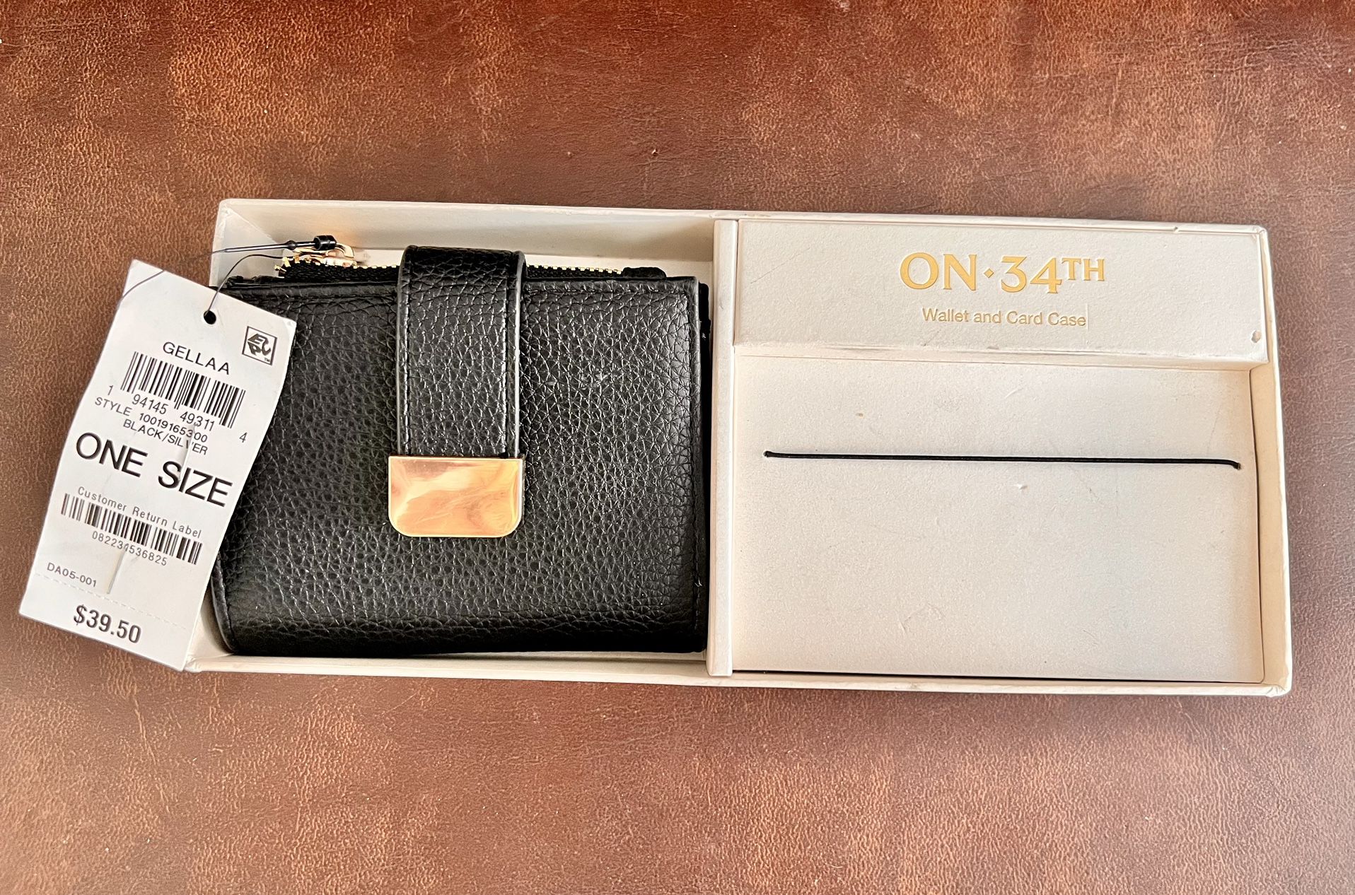 Macys On 34th Gellaa Wallet - NEW with tag