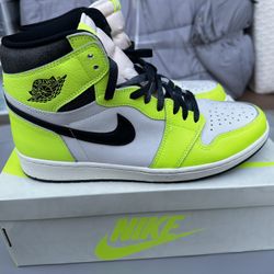 Nike Air Jordan Retro 1 High OG Visionaire Volt Sail Neon Size 13 - $150 OBO