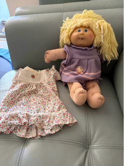 1982 Cabbage Patch doll and extra dress