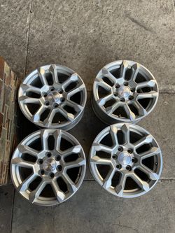 18” Chevy factory Silverado wheels silver in great condition