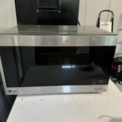 Like New LG Counter Microwave 
