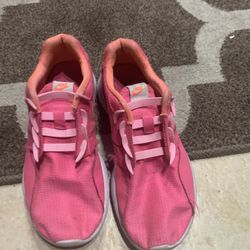 Nikes Pink Girls 1.5 Years