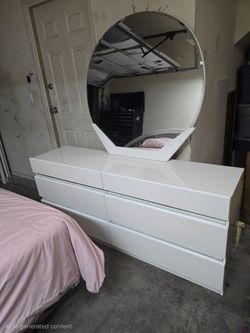 Vintage 1980's SanGiacomo Italian White Queen Bed Frame Set W/ Matching Dresser and Mirror