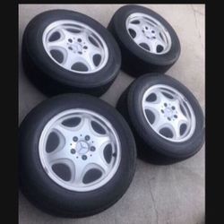 4 —- 225/60r16 5x112 5x4.41 Stock Mercedes S420 Rims Wheels With Tires 80% Treads !!!!!!